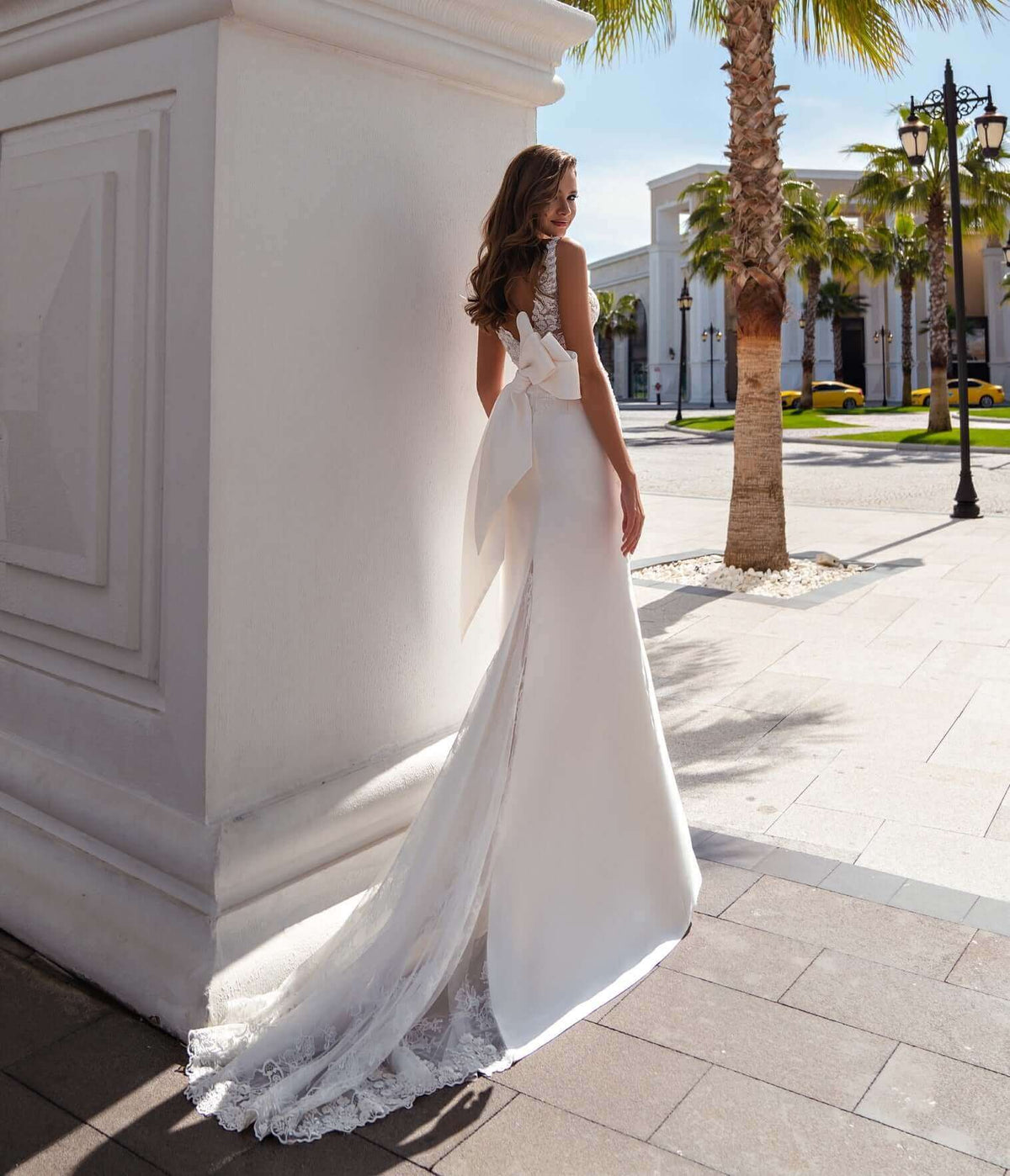 wedding dress with lace train, mikado wedding dress, mermaid wedding dress, fit and flare wedding dress, wedding dress with bow, fit and flare wedding dress