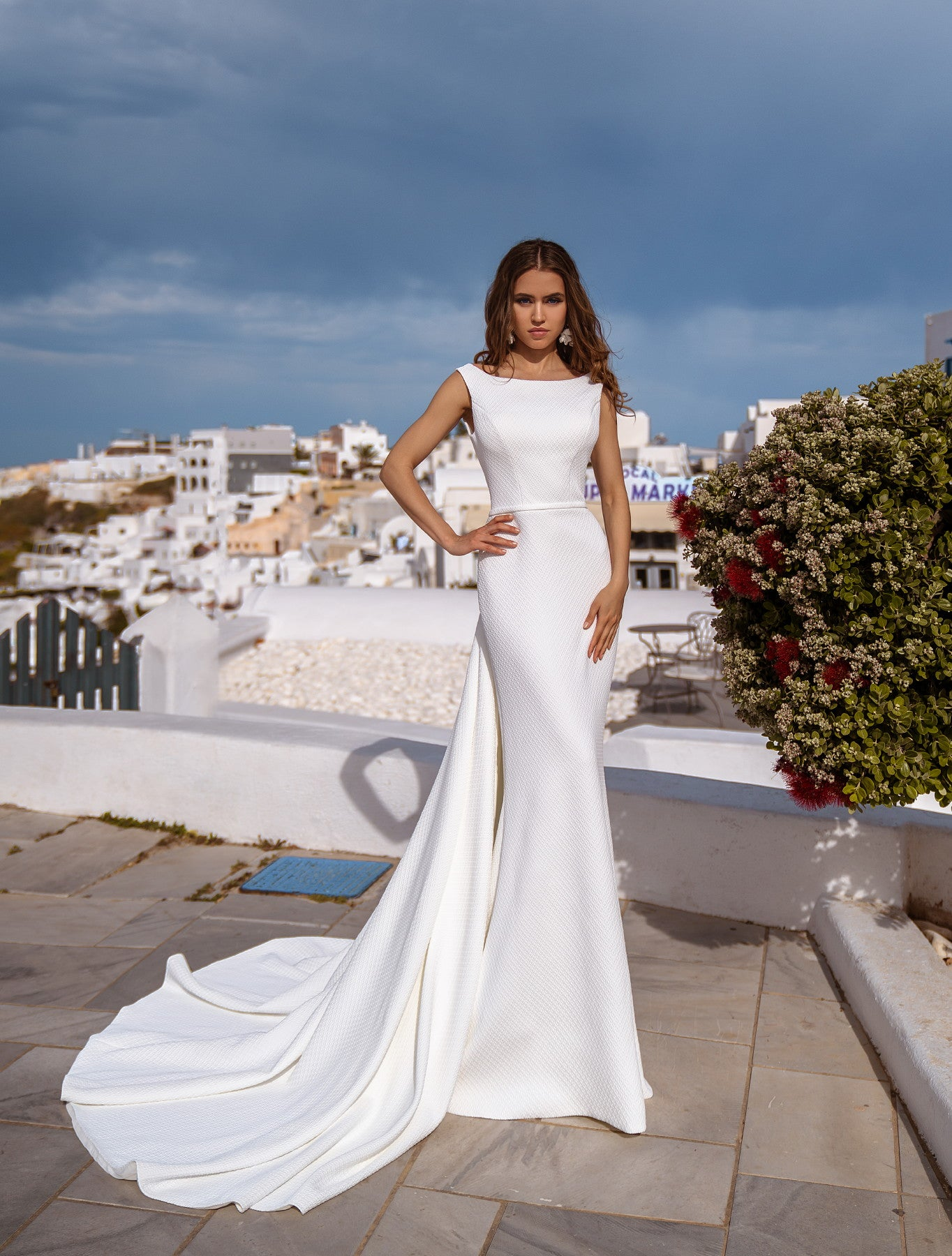 Plain boho satin wedding dress, satin wedding dress, plain bridal gown, bridal shop ottawa, boho wedding dresses, form fitting wedding dress with train, canada bridal dresses, canada online wedding dress, canada wedding gown, canada wedding gowns,