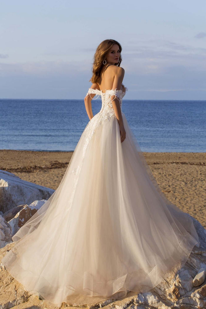  bridal shop Canada, bridal shop in orleans, bridal shop in ottawa, bridal shop near me, bridal shops near me, bridal store in orleans, aline wedding dress