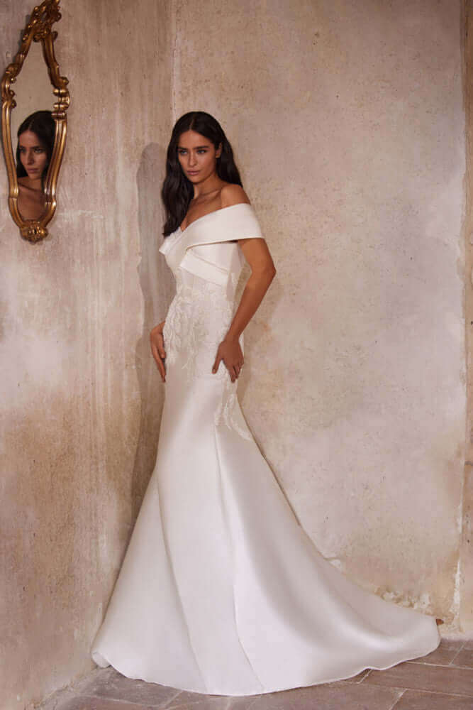 form fitting wedding dress ottawa, canadian wedding dress, canadian wedding dresses, dreamy dress Ottawa, luxe bridal Algonquin, made with love bridal Canada, made with love bridal store, online wedding dresses Canada, ontario bridal shops, ontario weddin