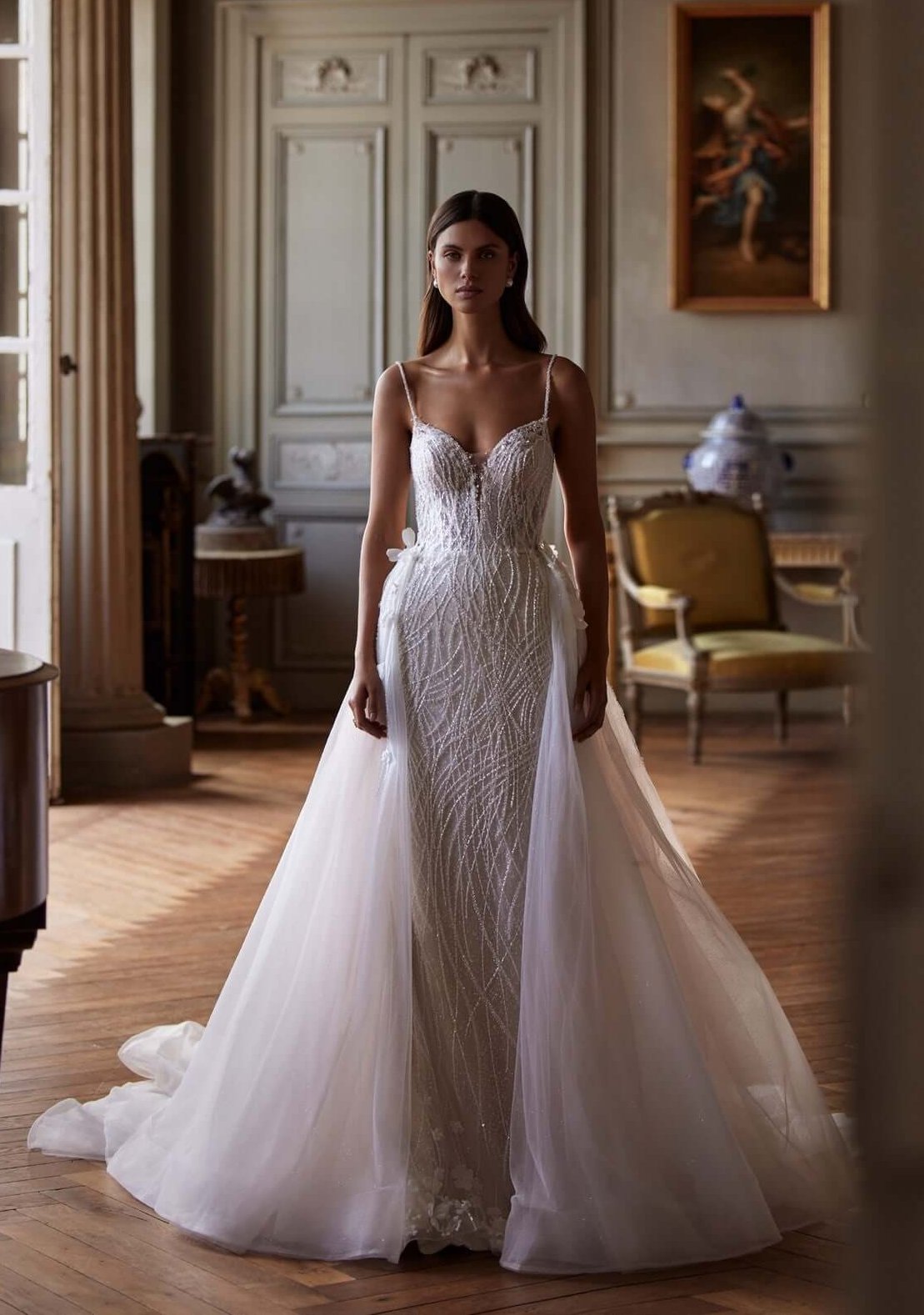 vneck weding dress, spaghetti straps wedding dress, wedding dress with spaghetti straps,wedding dresses in mermaid style, fit and flare wedding dress