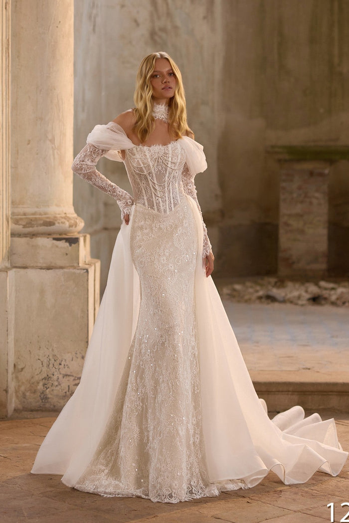 fit and flare wedding dress, basque waist, scoop neckline, chantilly wedding dress, removable sleeves