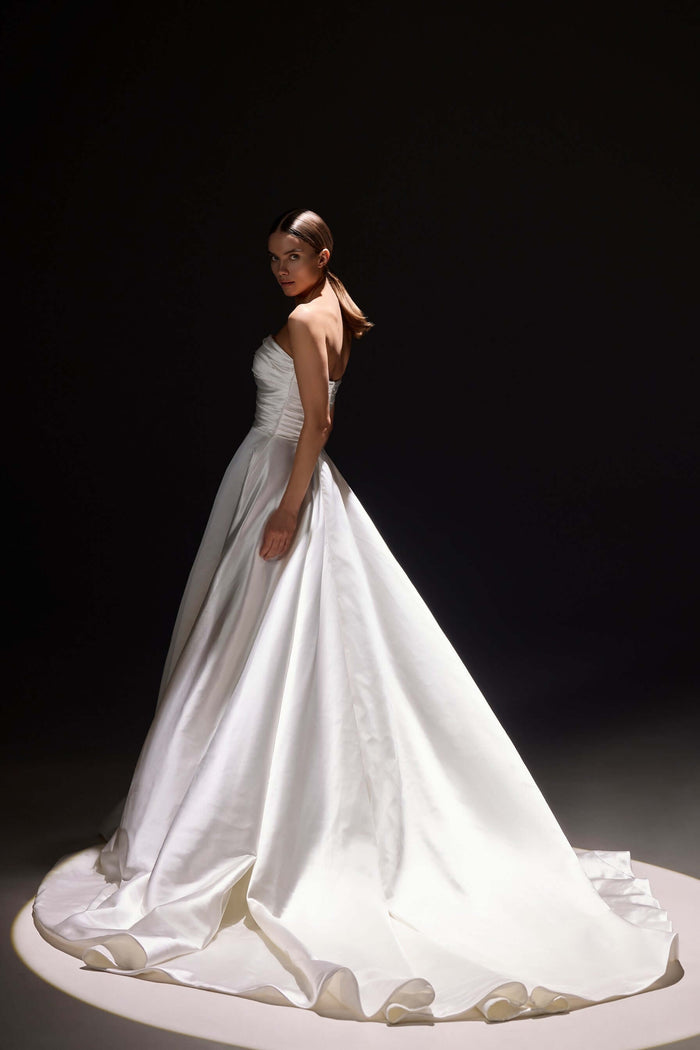 flowy wedding dress,flowy wedding dresses,romantic dresses,romantic wedding dresses,wedding dresses under 2000, wedding gown