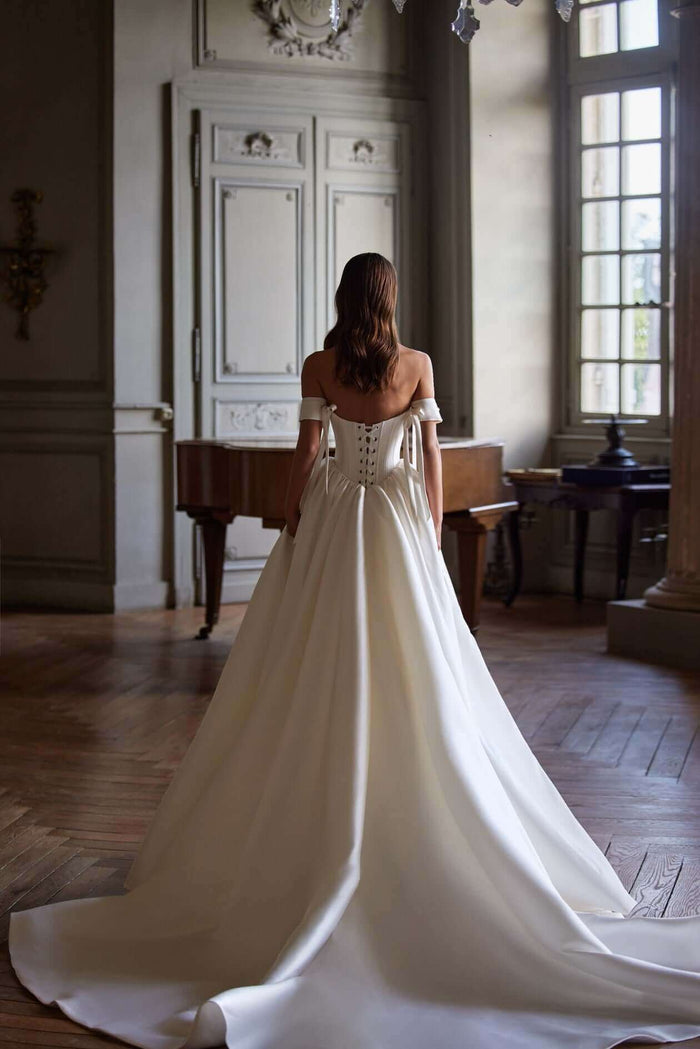  corset wedding dresses, canadian bridal dresses, wedding gowns Canada, wedding gowns in Canada, wedding gowns montreal,