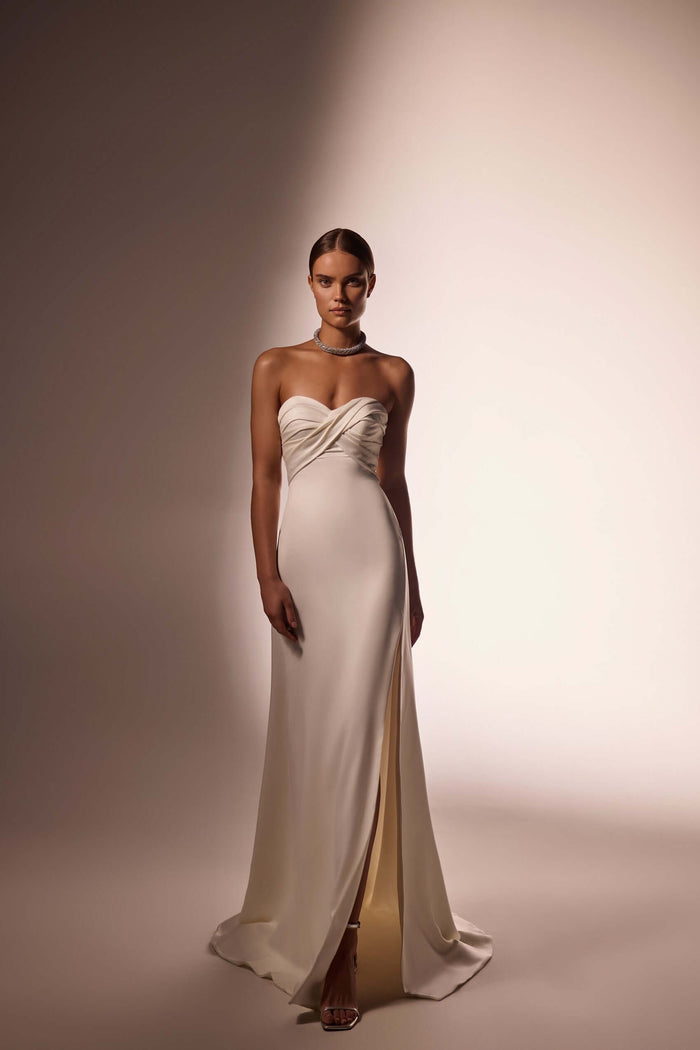 couture wedding dress in ottawa,couture wedding dress near me, bridal  designer in orleans,bridal  designer in orleans,affordable wedding dresses,form fitting wedding dress with train, fitted wedding gown