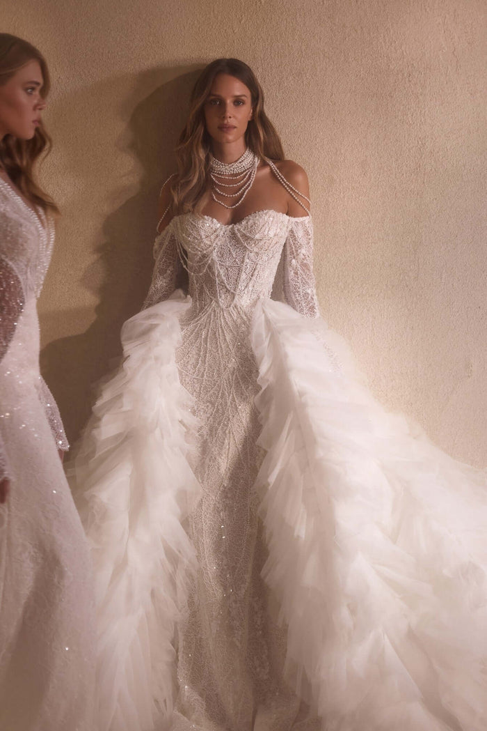Wedding dress with overskirt, couture wedding outfit, bridal store near me, bridal gown canada, overskirt, mermaid gown