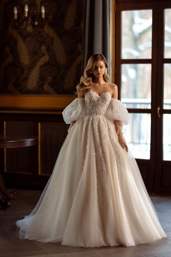 sweetheart wedding dress, removable off shoulder sleeves. lace ball gown, bridal store ottawa, best bridal shops in orleans, ottawa
