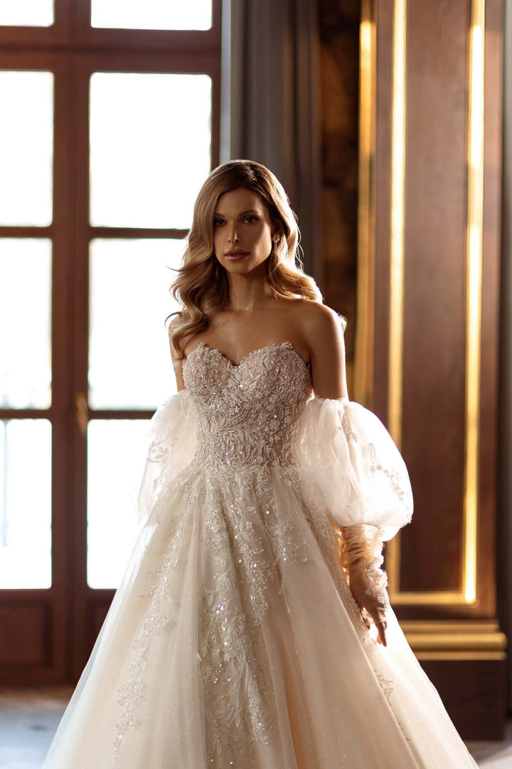 sweetheart wedding dress, removable off shoulder sleeves. lace ball gown, bridal store ottawa, best bridal shops in orleans, ottawa