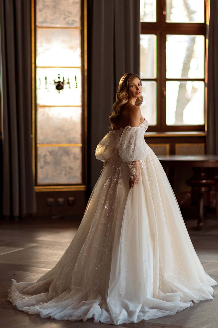 sweetheart wedding dress, removable off shoulder sleeves. lace ball gown, bridal store ottawa, best bridal shops in orleans, ottawa