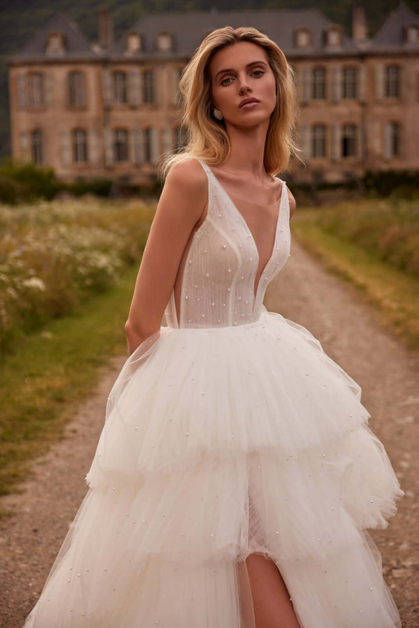 lightweight wedding dress

ivory mesh wedding gown

airy bridal dress

flowy wedding gown

sheer wedding dress