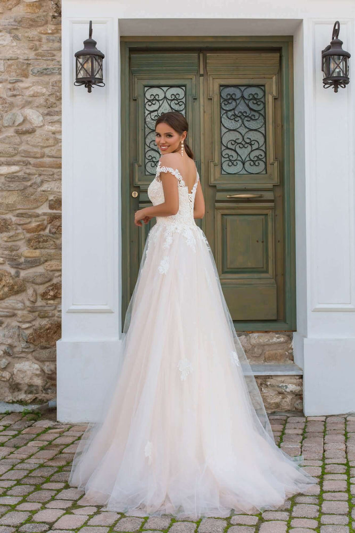 lace wedding dress, canada online wedding dress, canada wedding gown, canada wedding gowns, canadian bridal dresses, lace wedding dress