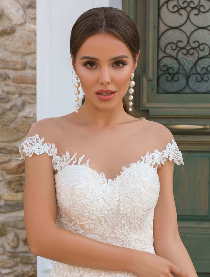 aline wedding dress, couture wedding dress in ottawa, couture wedding dresses in orleans, custom wedding dress in ottawa, lace wedding dress