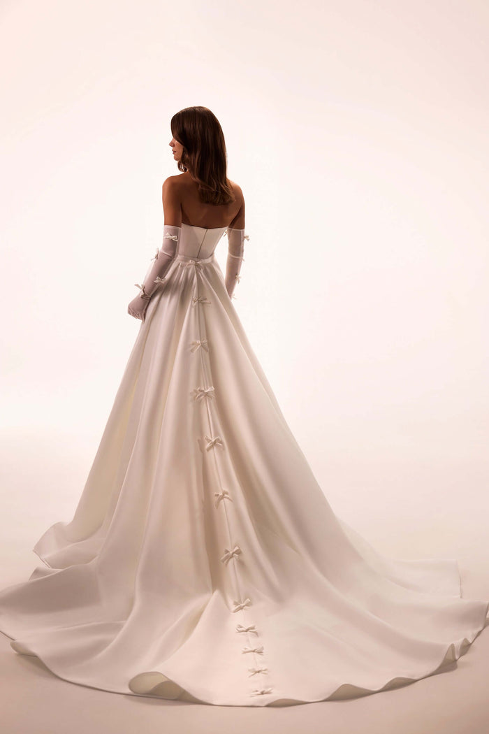 satin bridal gown,satin dress,satin wedding dress,overskirt,wedding dress mermaid,wedding dresses in mermaid style, mermaid wedding gown