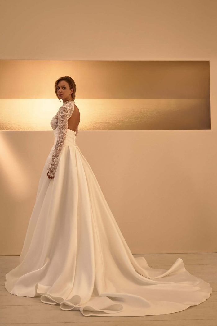 long sleeve wedding dress, lace sleeves, champagne gown, aline wedding dress with long sleeves, bridal gown Canada,bridal gowns Canada,bridal gowns Ontario,bridal shop Canada, mermaid wedding dress