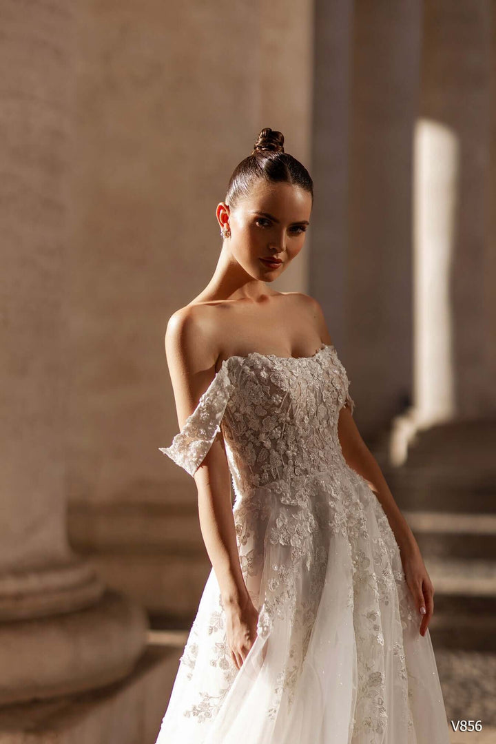 A-line tulle and lace wedding dress in Ottawa