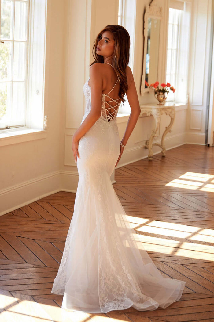 mermaid wedding dress ottawa, corset wedding dress in orleans, best bridal store in ottawa, bridal boutique in orleans, ottawa. wedding dress with spaghetti straps