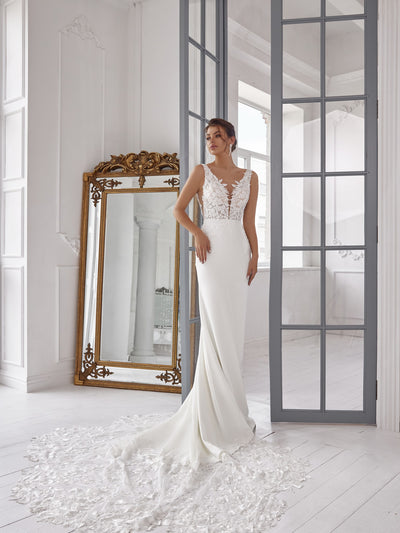 Lora Fitted Corset Style Wedding Dress with Chantilly Lace and Removable  Sleeves by Luce Sposa