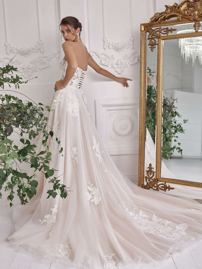 corset wedding dress, bridal shops Canada, bridal shops near me, bridal store in orleans, bridal store in ottawa, Aline wedding dress