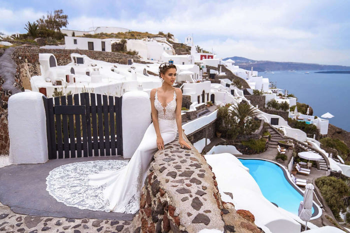 sample dresses wedding, sample dresses, sample gown sale, sample gown, sample of wedding dress, bridal sample sale online,  fit and flare wedding dress