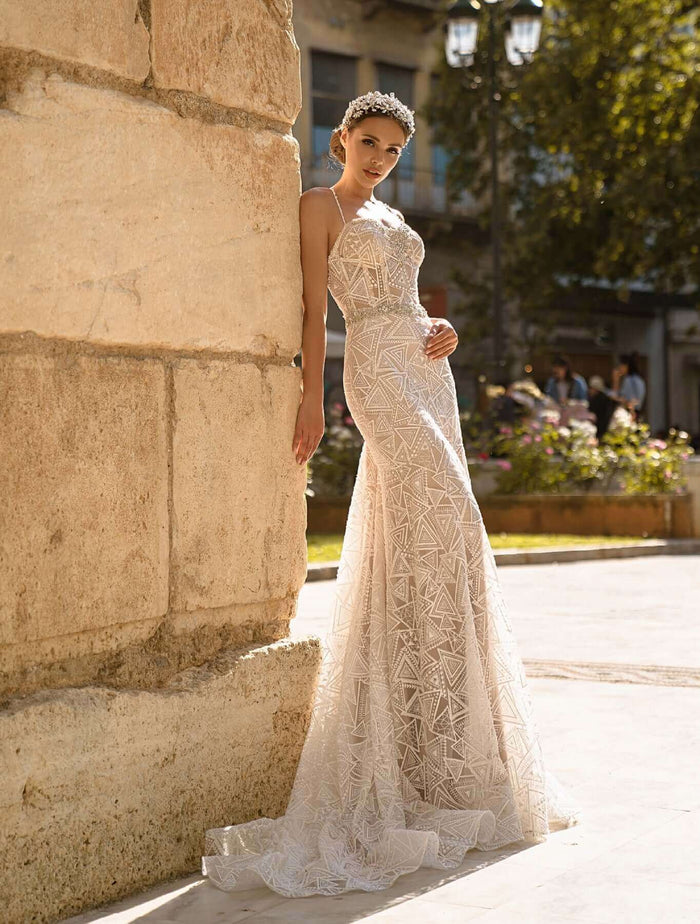 wedding dress shops near me, wedding dress stores Ontario, wedding dresses under 2000, wedding dresses Canada, canadian wedding dress, fit and flare wedding dress