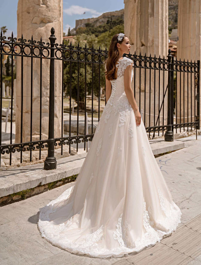orleans bridal boutique, orleans bridal shop, orleans bridal store, ottawa wedding dress stores, revelle Ottawa, aline wedding dress