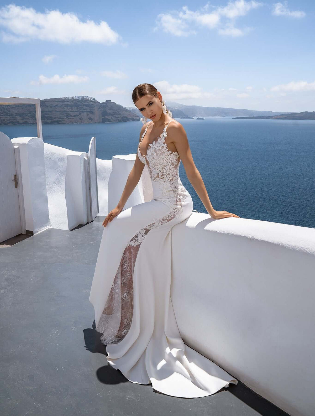 simple wedding dress, lace wedding dress ottawa, lace fitted dress, crepe wedding dress, bridal shop near me, fit and flare wedding dress