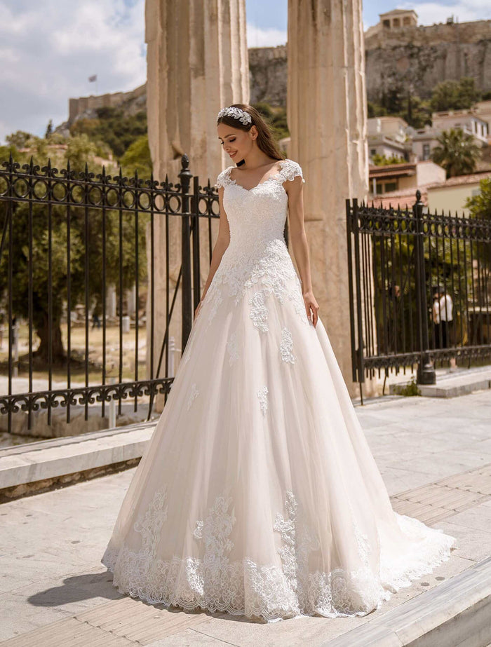 wedding dress boutique near me, wedding dress boutiques near me, wedding dress Canada, aline wedding dress