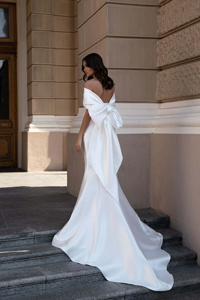 mikado dress, mikado wedding dress ottawa, mikado wedding dress, fit and flare wedding dress, form fitting wedding dress with train,  fit and flare wedding dress