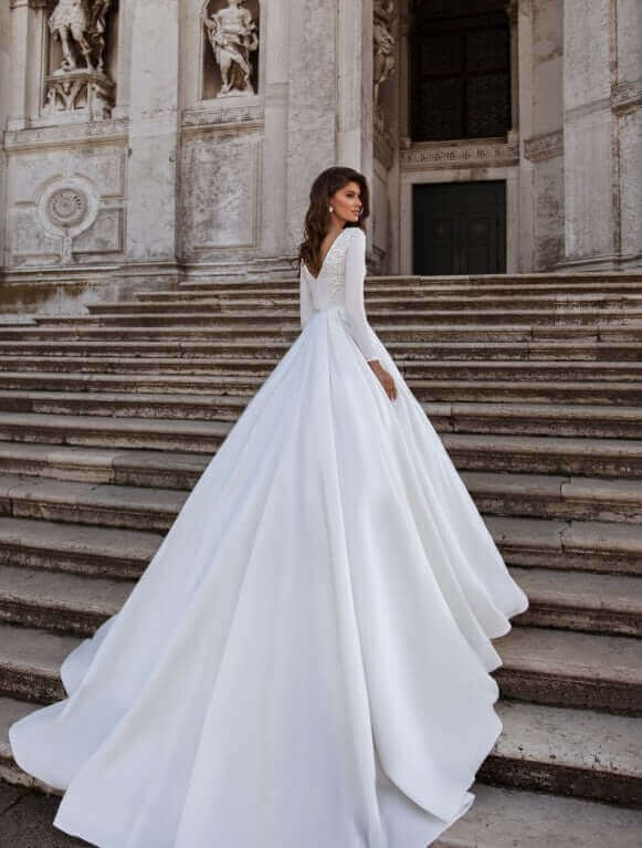 satin wedding dress, satin dress, satin bridal gown, wedding dresses with lace, best bridal boutique ottawa, best bridal boutique, ball gown wedding dress