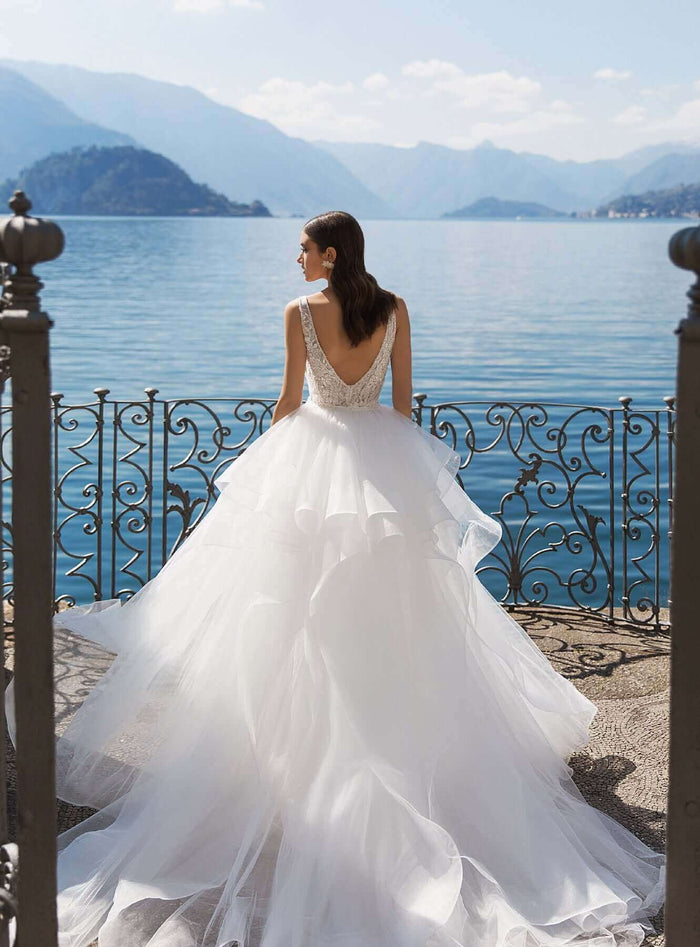 orleans bridal store, ottawa bridal boutiques, ottawa wedding dress stores, revelle Ottawa, poshfair boutique, poshfair boutique, fit and flare wedding dress