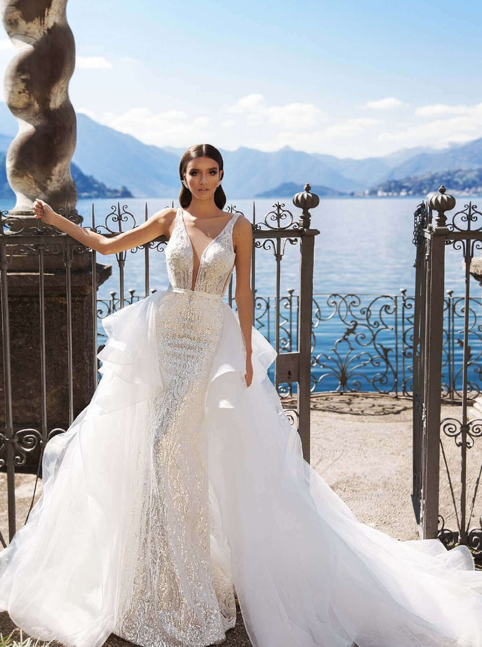 form fitting wedding dress with train, canada wedding gown, canada wedding gowns, canadian bridal dresses, fit and flare wedding dress