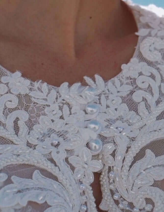 wedding dresses online shop, wedding dresses outlet, wedding gowns Canada, wedding gowns in Canada, wedding gowns montreal, fit and flare wedding dress