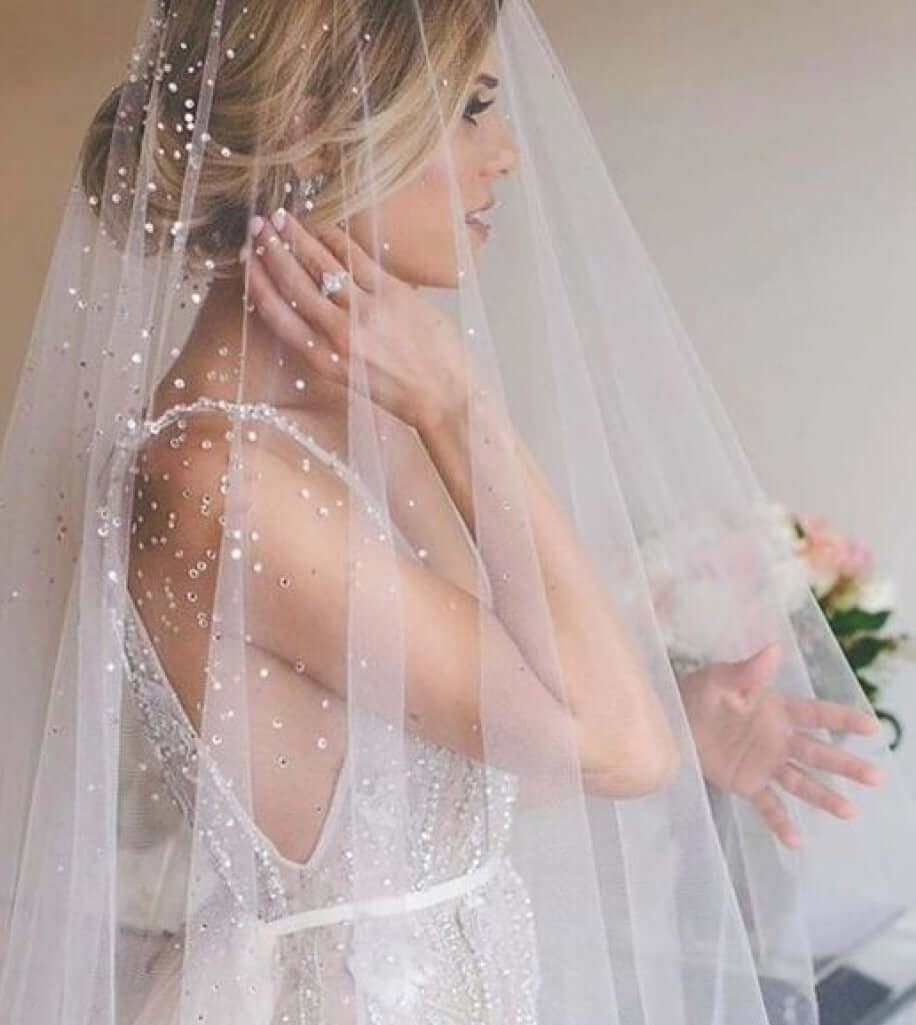 accessories for bride, bridal veil, cathderal veil, chapel veil, scattered pearl veil, bridal dresses Canada, 